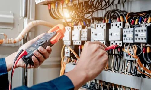 Jakie narzędzia dla elektryka są niezbędne do bezpiecznej pracy?